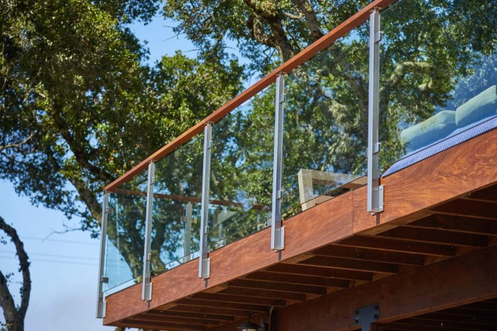 Glass Railing for a Scenic Deck - Viewrail Glass Railing for a Scenic Deck - Viewrail